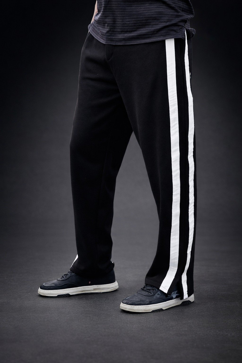 Men’s Relaxed Fit Trousers – BLACK